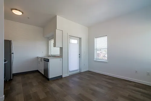 Lombard Apartments Photo 1