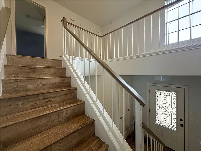17844 Park Valley Dr — Photo 4