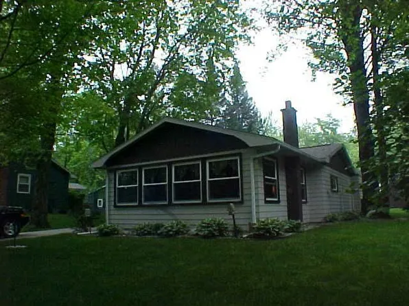 5481 Birch Haven Dr, Mecosta, MI 49332