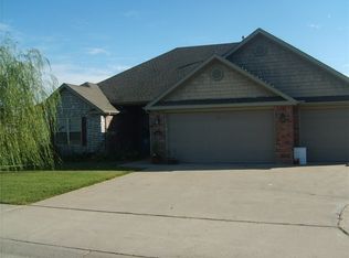 1445 Luke St, Pea Ridge, AR 72751