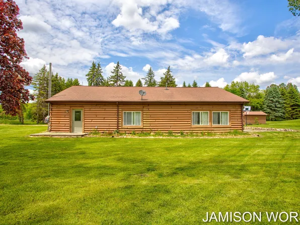 4403 4th St, Caledonia, MI 49316