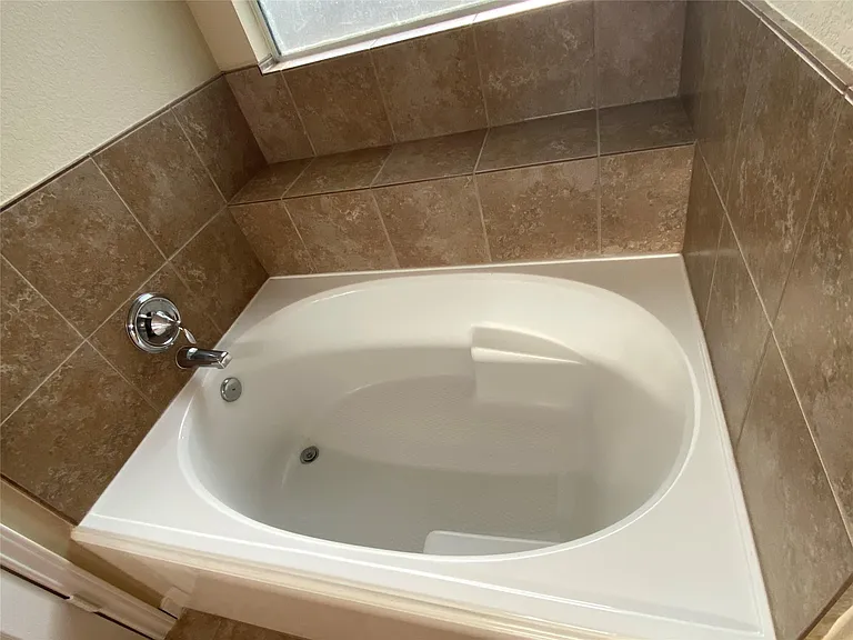 4903 Summer Ridge Dr — Photo 16