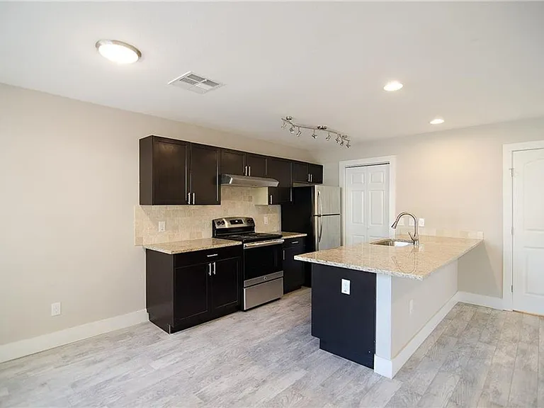 11901 Alpheus Ave #B — Photo 3