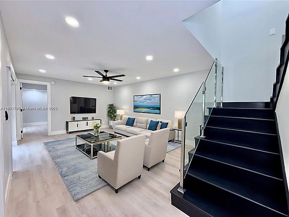 4th image of 8429 N Coral Cir