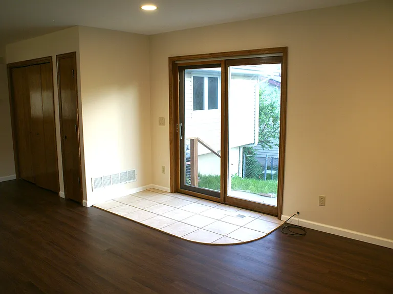 11220 Curtis Ave — Photo 6