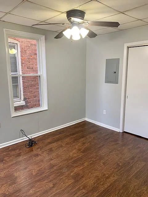 2 bed, $1,300 — Photo 3