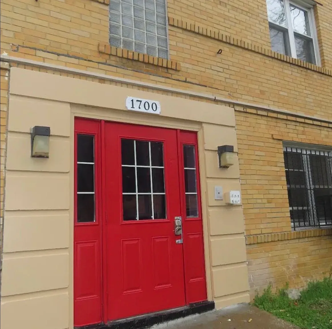 2 bed, 900 sqft, $1,700 — Photo 1