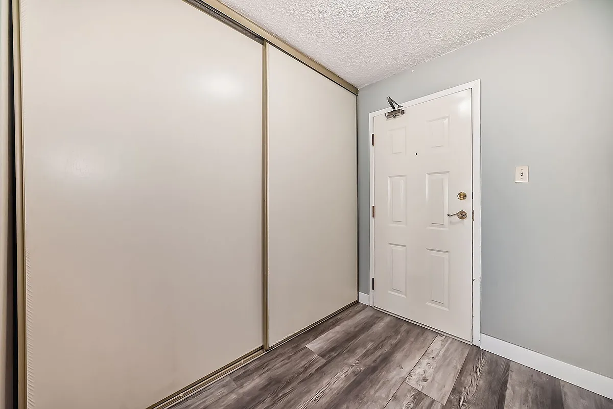 Building Photo - 924 14th Ave SW #501
