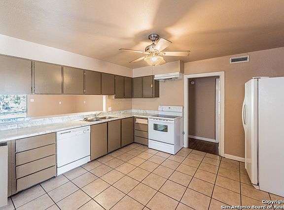 4th image of 211 Quentin Dr