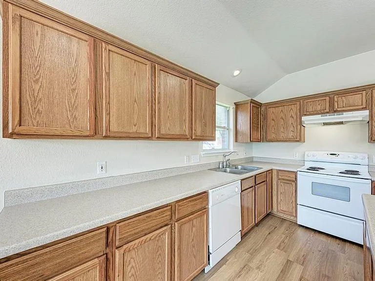 1203 Tricia Cv — Photo 15