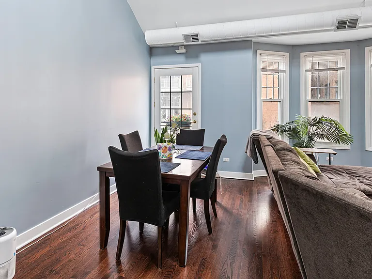 811 W Superior St #4 — Photo 10