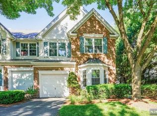 106 Stratford Dr, Nutley, NJ 07110