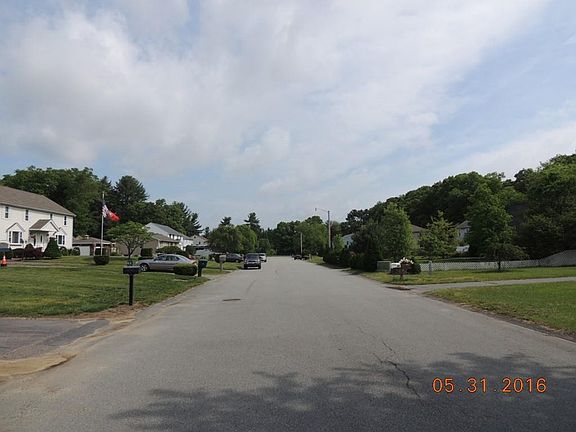 3rd image of 34 Baylies Rd