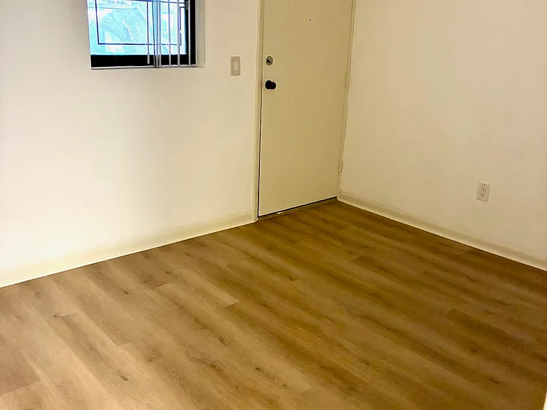 7424 SW 59th Ave — Photo 3