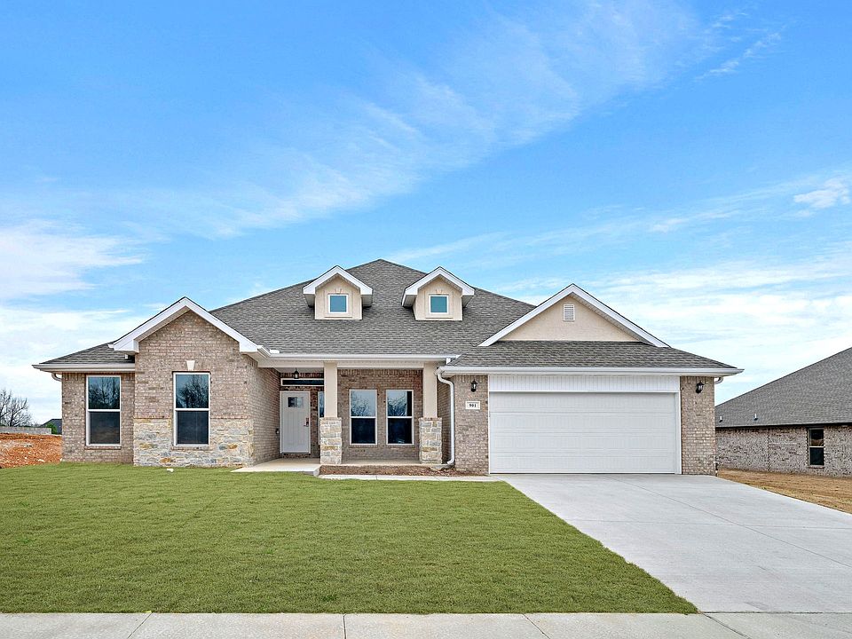 901 Blackthorn Drive
