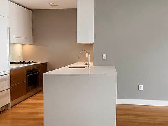 3rd image of 555 W 59th St APT 16A