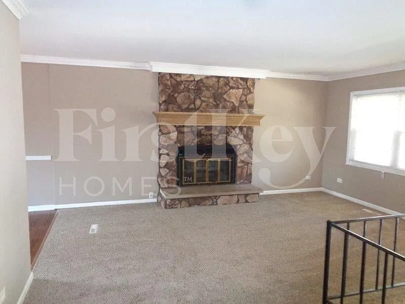 3 bed, 2.0 bath, 1872 sqft, $3,105 — Photo 3