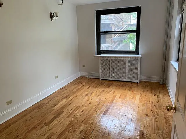 Building Photo - 3205 N Clark St #2B