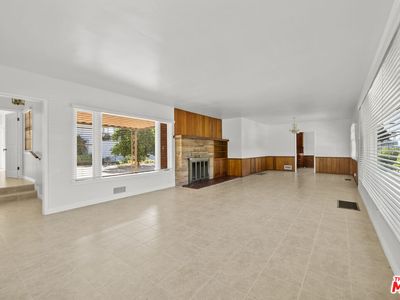 100 E Kenneth Rd, Glendale, CA, 91207