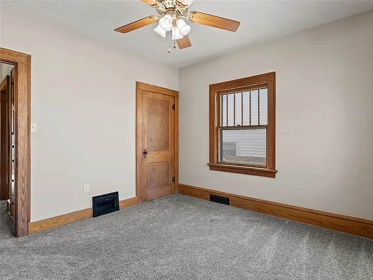 419 21st St NE — Photo 12