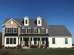 63 Mount Linn Vw, Waymart, PA 18472