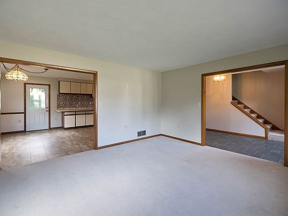 5th image of 1119 Spring Valley Dr