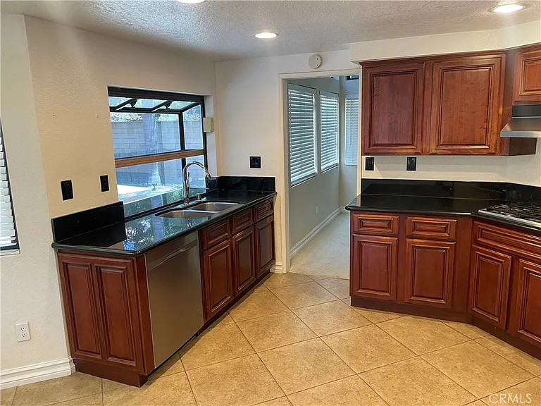 10190 Saddlehill Ter — Photo 12