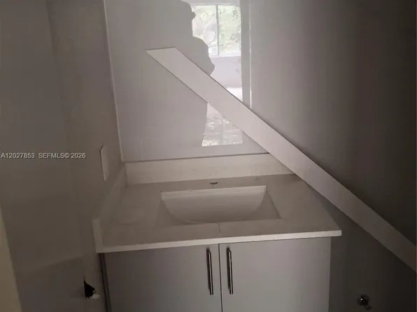 13480 NE 6th Ave APT 207, North Miami, FL 33161