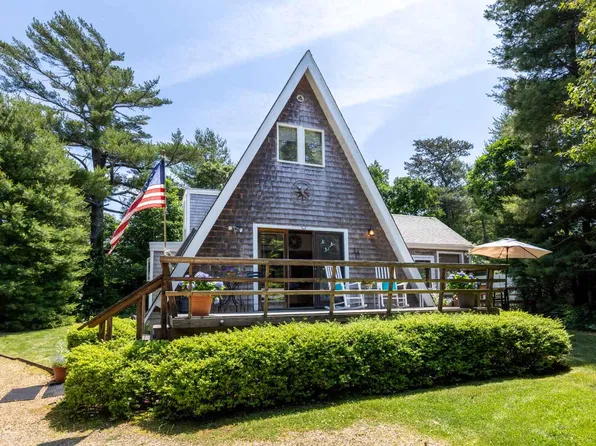 22 Olive St, Oak Bluffs, MA 02557