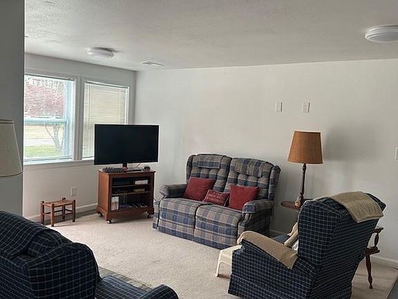 2nd image of 404 Forest Rd