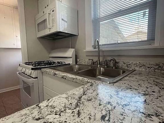 4th image of 38164 W Yermo Rd #2