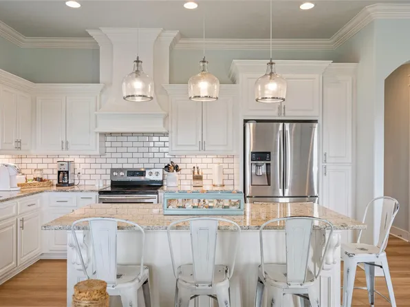 982 S Redfish St, Crystal Beach, TX 77650