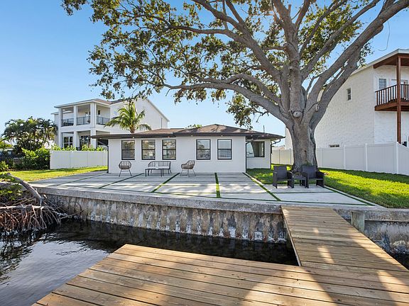 3rd image of 1739 Bayou Grande Blvd NE