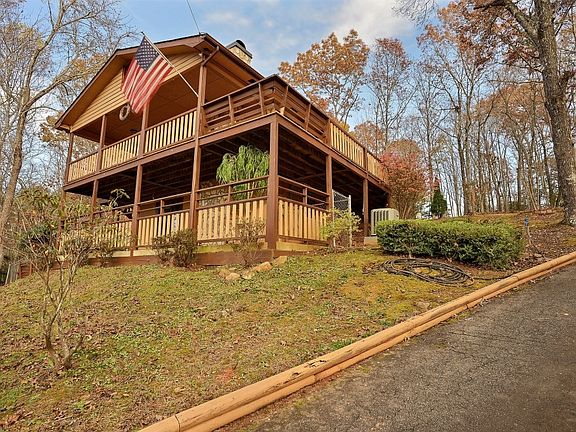 3rd image of 236 Honeysuckle Dr