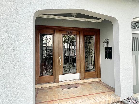 2nd image of 2425 Greenwich St Unit 2
