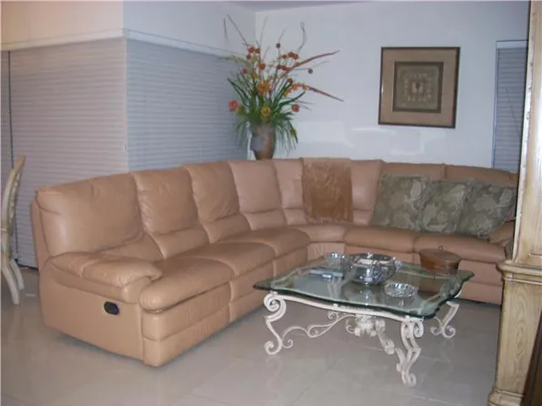 10329 NW 9th Street Cir #8, Miami, FL 33172