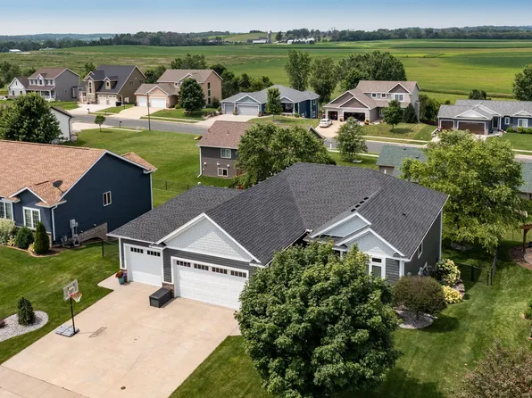 960 21st Ln SE, Pine Island, MN 55963