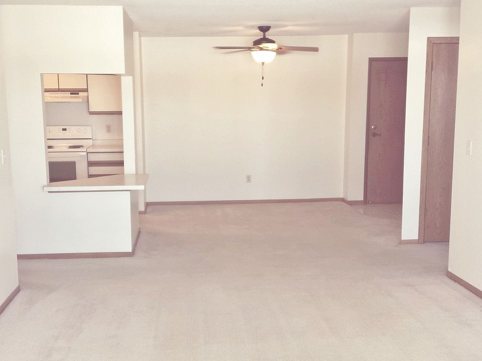 2nd image of 401 Gillette St APT 211