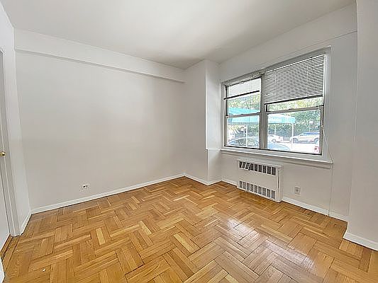 5th image of 110 E End Ave #1P