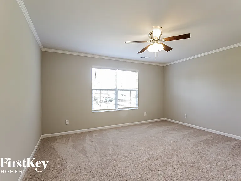 2301 Jacobs Ct — Photo 9