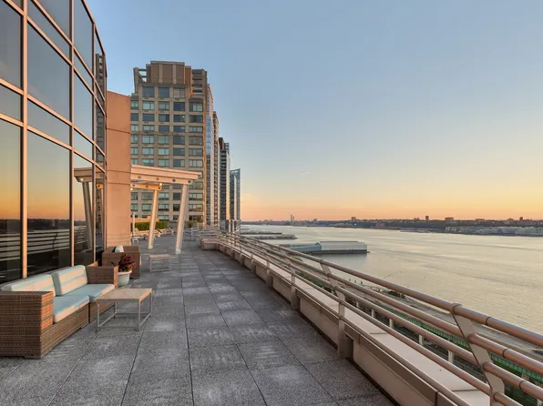 120 Riverside Boulevard image 6 of 12