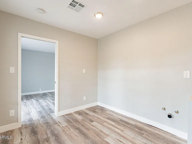 2318 E Lupine Ave — Photo 32
