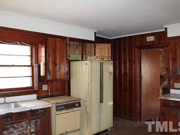 5th image of 2126 S Ashland Dr