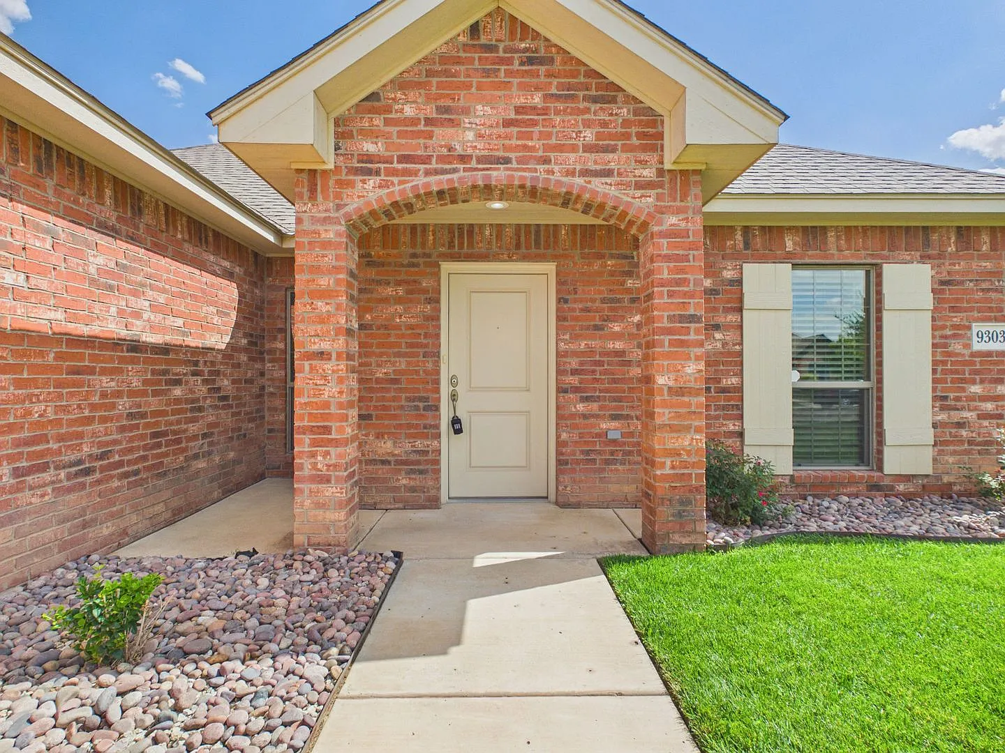 9303 Kori — Photo 1