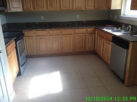 4th image of 1905 Bayou View Dr