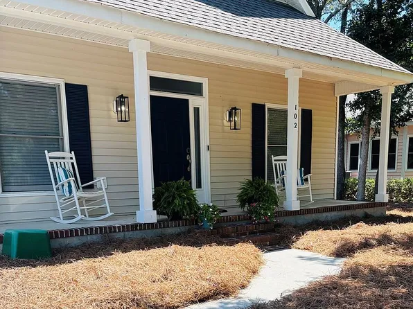 102 Oceangreens Ln, Oak Island, NC 28465