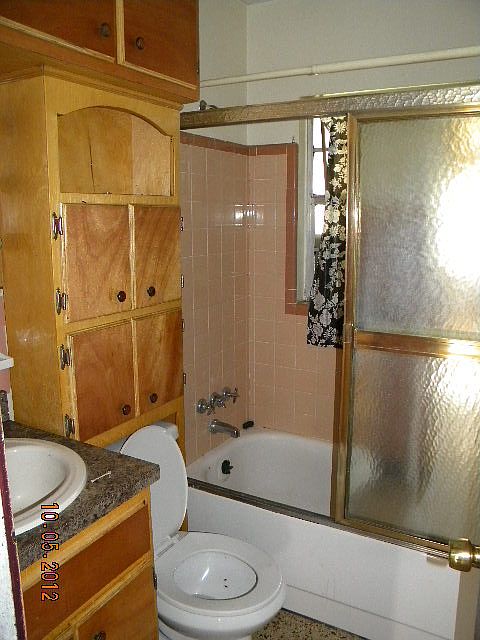 2nd image of 211 W Robson St