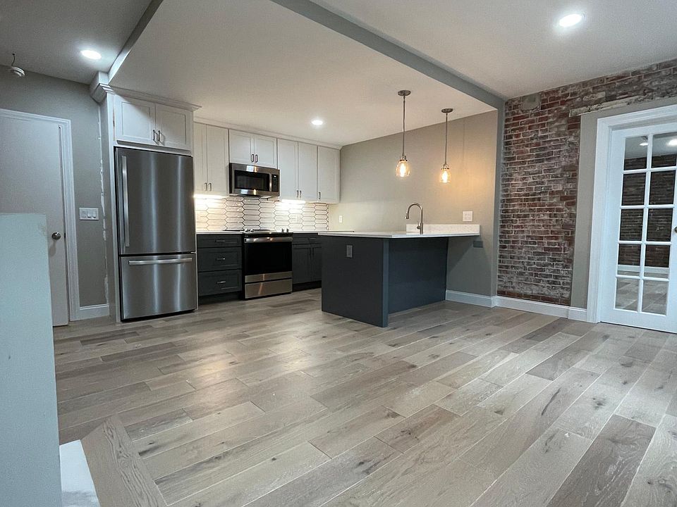 1st image of 246 Essex St APT 3