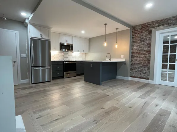 246 Essex St APT 3, Salem, MA 01970