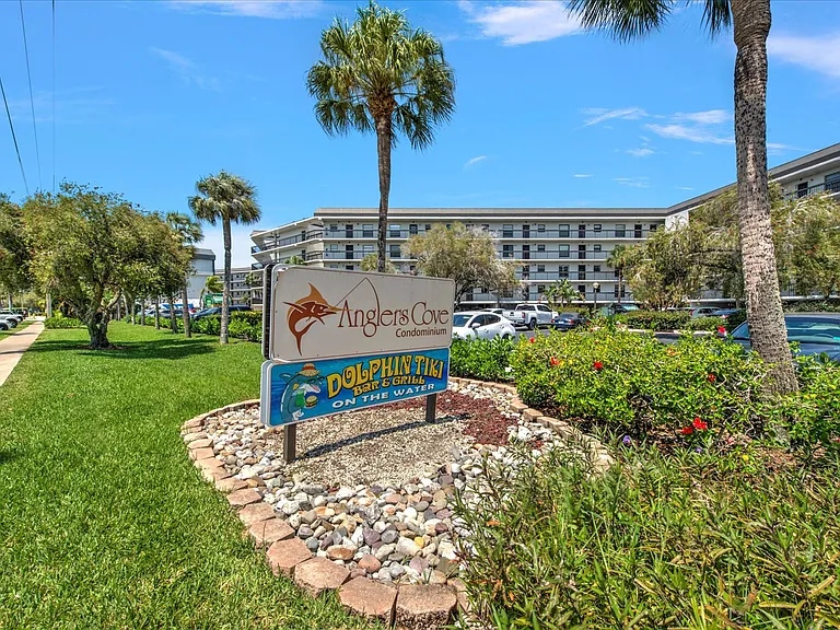 1027 Anglers Cv #B502 — Photo 16